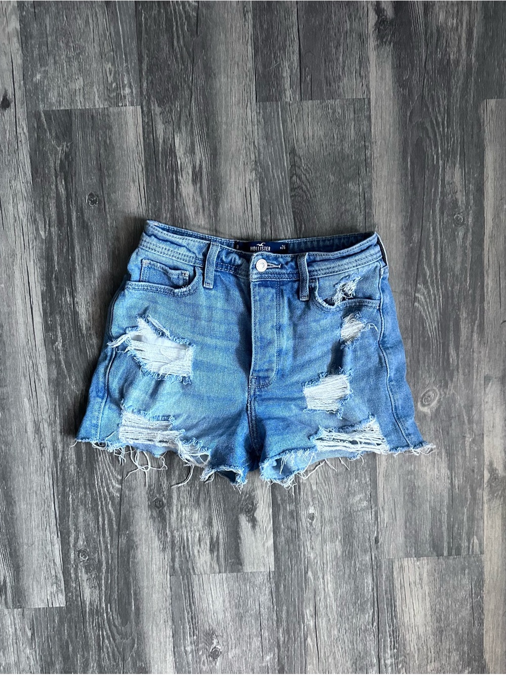 Hollister Ultra High Rise Mom Jean Shorts Size 0 Distressed Denim Shorts